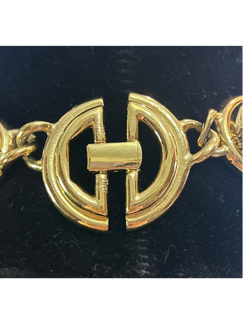 Women's Givenchy Gold Tone Pearl Choker Necklace 16” - Picture 2 of 4